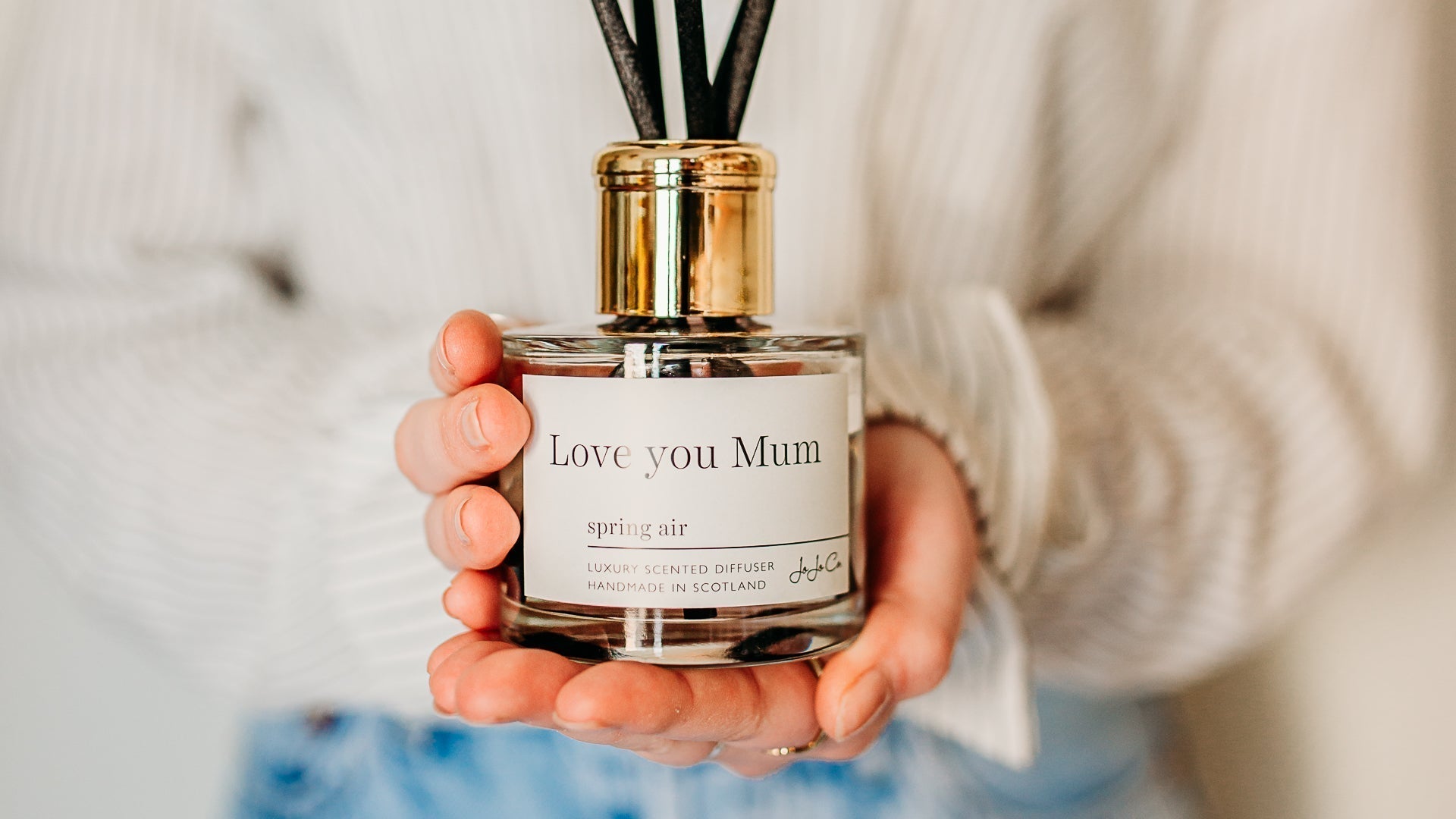 Luxury handmade Mother’s Day candle gift alternative to flowers